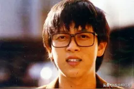 天妒英才：31岁去世，痴情女友守孝十年才嫁人，母亲守墓园度此生图片