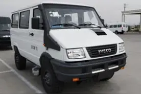 新款依维柯2056实车曝光，换装新前脸，2.8T柴油国六动力+四驱图片