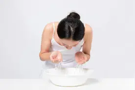 清洁不当，小心你的脸越来越油图片