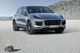 东风车驾驶员服务区误将保时捷开走！网友：这俩车能一样？图片