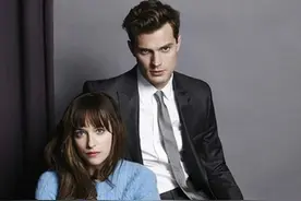 《五十度灰》男主大变样，发际线后移像50岁，年轻时也是小鲜肉图片