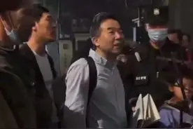 “清华教授为流浪歌手解围”，城市，应该有温度图片