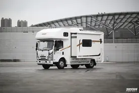 比双拓展房车空间还要大！图解庆铃原厂五十铃M600大羚羊房车图片