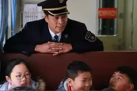 你和羊群一起坐过火车吗？这些“小慢车”向世人展示什么是“中国温度”！图片