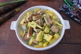 4月江南人就爱喝这锅汤，三种食材一起炖，咸香入味，鲜到流口水图片
