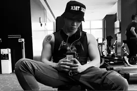 比起下架PUMA的乃万，穿NIKE的杨和苏该被骂？图片