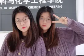 广西双胞胎姐妹：同一大学同一专业，现双双赴名校深造，颜值超高图片