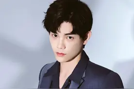 丁禹兮超帅西装写真手机壁纸图片