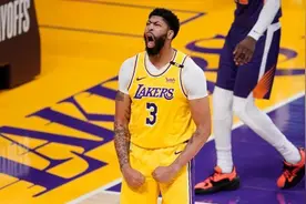 三个中锋解不了一道难题，浓眉才是五号位终极答案？图片