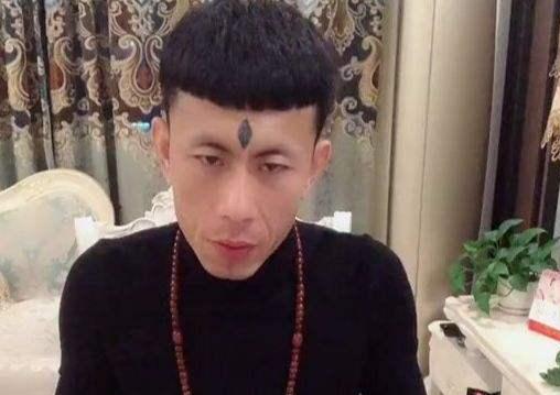 快手岛市老八吃屎视频在哪看,2019年最有"味儿"的鬼畜明星,看完岛市