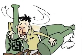 男子酗酒三十多年，喝出二十多种疾病图片