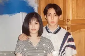吴尊发文庆祝恋爱纪念日，夫妻年轻颜值绝配，携手25年甜蜜如一图片