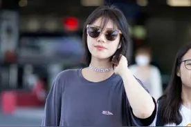 马思纯瘦下来又惊艳，穿大码T恤藏不住好身材，长腿美到了图片