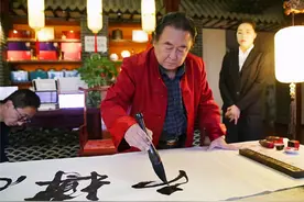 田观山：64岁老者晋升“流量大咖”，书法被当做国礼送普京图片
