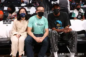 杜兰特和蔡崇信同框，穿着非常时尚，KD为何总被调侃没气质？图片