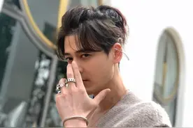 还记得《斗鱼》里的郭品超吗？女友比他小19岁？图片