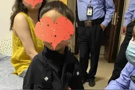 凌晨醒来，3岁宝宝打着赤膊出了门……图片