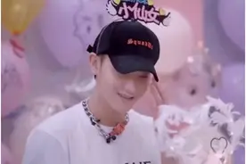 黄子韬生日赶上录制节目，101位练习生们的暖心举动让黄子韬落泪图片