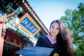 艺考因身高被清华淘汰，不得已上北大的李丞汐，活成理想中的模样图片