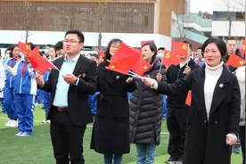 澄澈的爱，只为中国！石室天府这场开学典礼令人热泪盈眶图片