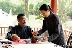 她16岁嫁给他，49岁追随他离世：这段100年前的姐弟恋，令人泪目图片