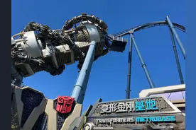 惊魂10分钟！环球影城过山车突悬停，游客：补偿，就这？图片