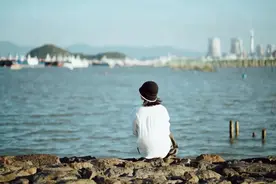 成年人顶级的修养，是“开口慢半拍”图片
