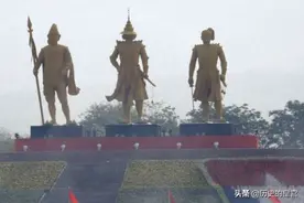 缅甸历史最伟大的三位君主，都得到大帝称号，首都竖立着雄伟雕像图片