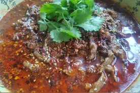 水煮牛肉这样做，才是最接近发源地的传统版本图片