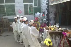重庆农村人办丧事瞎折腾，城里人办丧事乐呵呵图片