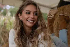 21岁德国嫩模金发碧眼，健身多年曲线优美，一组塑形动作给你图片