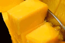 芒果奶油慕斯盒子超惊艳，只要3种材料，不用烤箱就做成图片