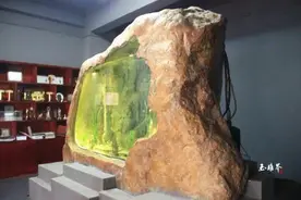 历时7年，把10吨寿山石挖空，雕琢天然龙宫做成镇宅锦鲤缸！图片
