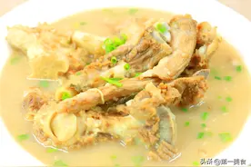 羊骨汤竟然是药汤？炖出满含胶原蛋白的羊骨汤，我只加这2味料图片
