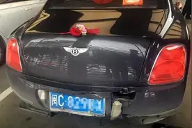 阿姨在500万宾利上晒白菜，宾利车主很无奈：我啥都不敢说图片