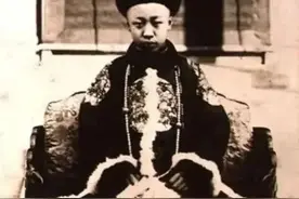 清朝3吨龙床现世，专家要求上交，男子说：先给我10亿图片