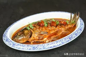 北方人爱吃鲤鱼，为什么南方人不吃？南方人说：白送都不吃鲤鱼图片