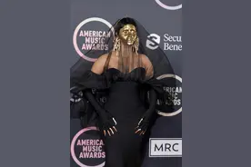 Cardi B除了穿衣大胆之外还有什么？图片