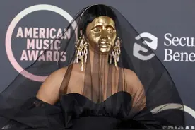 Cardi B除了穿衣大胆之外还有什么？图片
