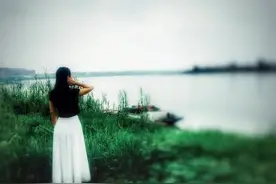父亲让女儿给儿子买房，却不让女儿进家门，弟弟一句话断绝亲情图片