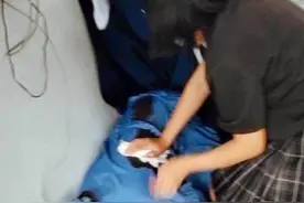 教室里泼洒酒精趁同学救火持双刀行凶，湖北两高中女生被劳动委员杀害：女生喝奶茶掉柠檬片曾引发口角图片