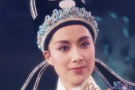 她总想突破越剧的“极限”，却始终在争议声中前行图片