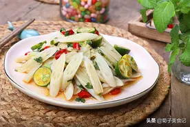年夜饭精选8道凉拌菜，简单易学，开胃解腻，下酒下饭，上桌光盘图片