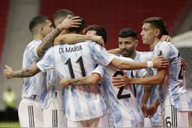 阿根廷大战巴拉圭！迪马利亚助攻戈麦斯破门！梅西7突破险造乌龙图片