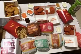 “女朋友过于可爱”是什么体验？日本肥宅因女友走红，网友酸了图片