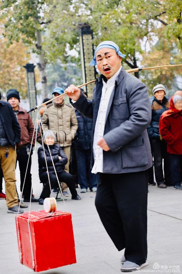 高手在民间，演出自娱自乐，洛阳周王城广场民间曲艺乐园