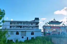 当地人说汉语用人民币，游客来到这里，仿佛没有出国图片