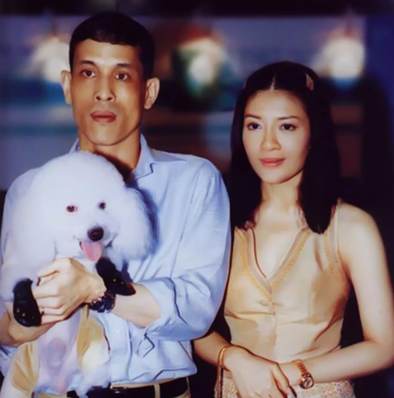 泰国最美王妃：婆婆不给王冠她戴发卡更惊艳，当嫂子还得跪小姑子