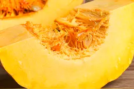 买南瓜，不是个头越大越好，瓜农教你5招，保准口感甜糯还省钱图片