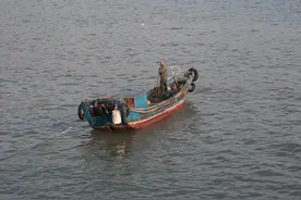 两渔民海上漂流438天,最终只活一人,幸存者百口莫辩:我没有吃他图片